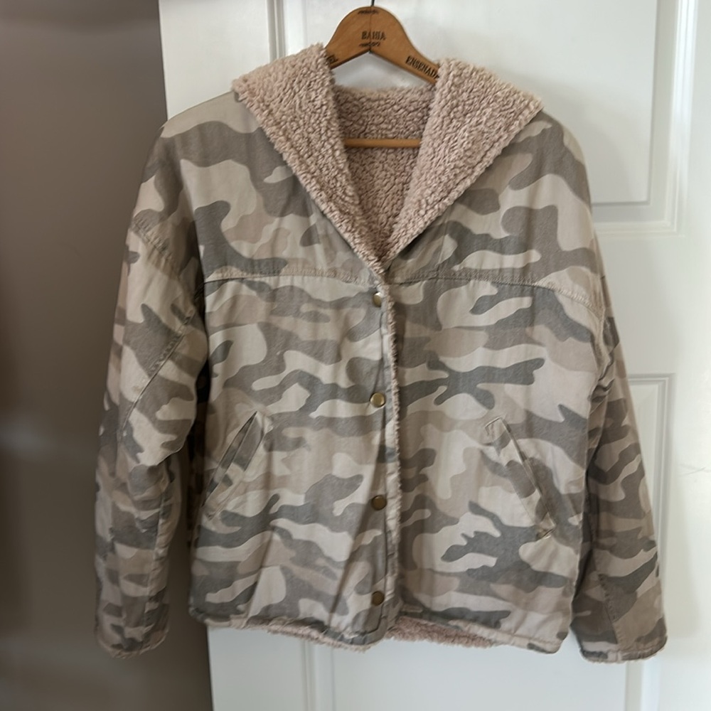 Vintage Havana Reversible Camo/Teddy Hooded Jacket w Pockets w MEASUREMENTS SZ S